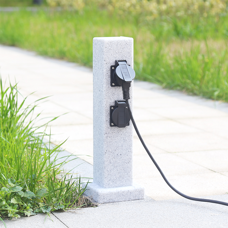 Outdoor Power Outlet Waterproof - ปลั๊กไฟแนวตั้ง PE ปลั๊กกันน้ํากลางแจ้งสําหรับสวนลานวิลล่า